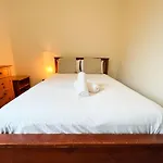Convenient 2Br Flat Gorgie Edinburgh